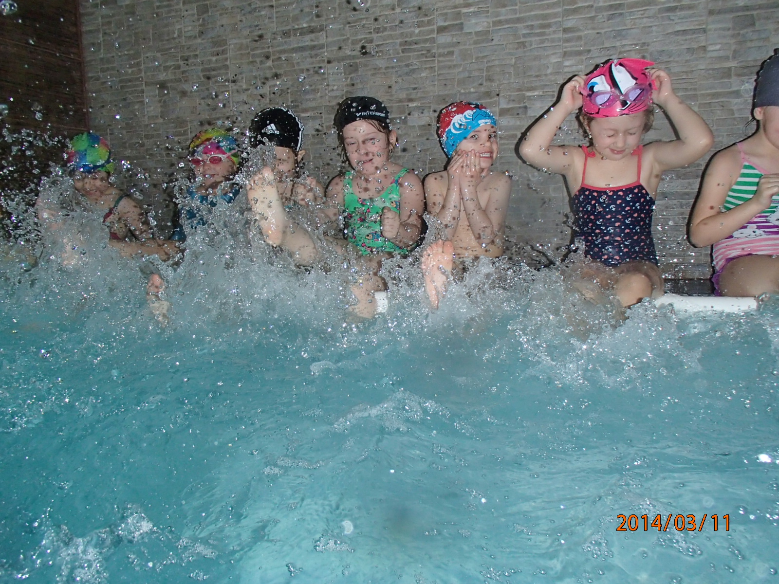 Fotogaléria Plavecký výcvik vo Wellness s profi trénerkami - marec 2014 (6) Plavecký výcvik vo Wellness s profi trénerkami - marec 2014