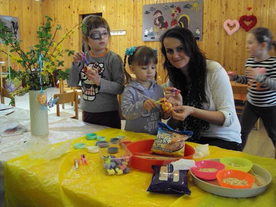 Fotogaléria Jarná tvorivá dielnička s rodičmi - apríl 2014 - (8) Jarná tvorivá dielnička s rodičmi - apríl 2014 -