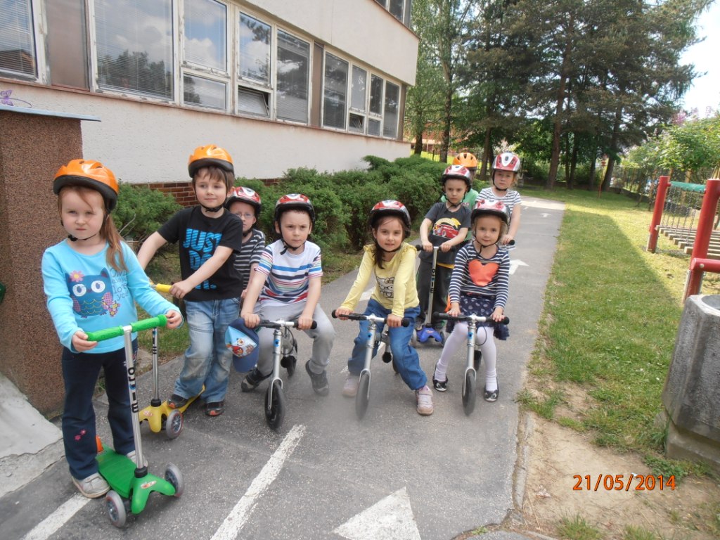 Fotogaléria Dopravná výchova v praxi na školskom dvore (5) Dopravná výchova v praxi na školskom dvore