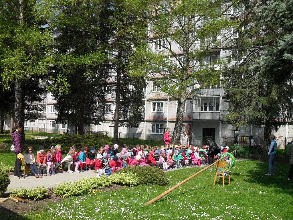 Fotogaléria Stavanie mája (10) Stavanie mája
