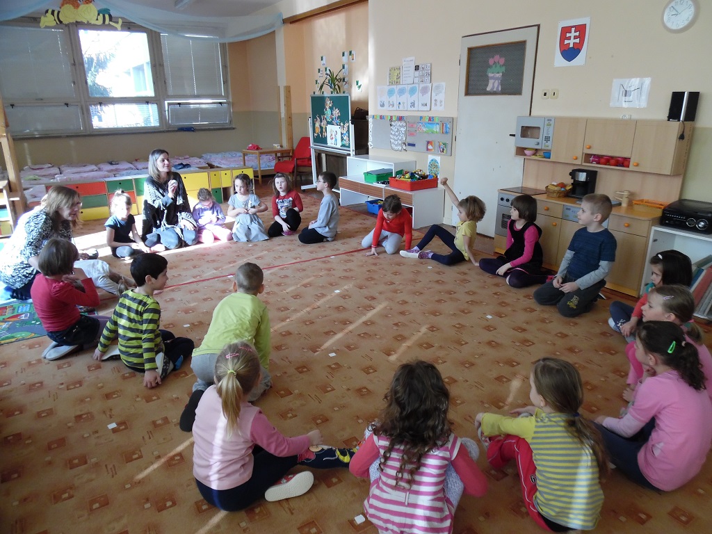 Fotogaléria III. a IV. trieda: Preventívny program Pedagogicko-psychologického centra poradenstva a prevencie v PB zameraný na prosociálnu výchovu - Nezbedná opička Justína (10) III. a IV. trieda: Preventívny program Pedagogicko-psychologického centra poradenstva a prevencie v PB zameraný na prosociálnu výchovu - Nezbedná opička Justína