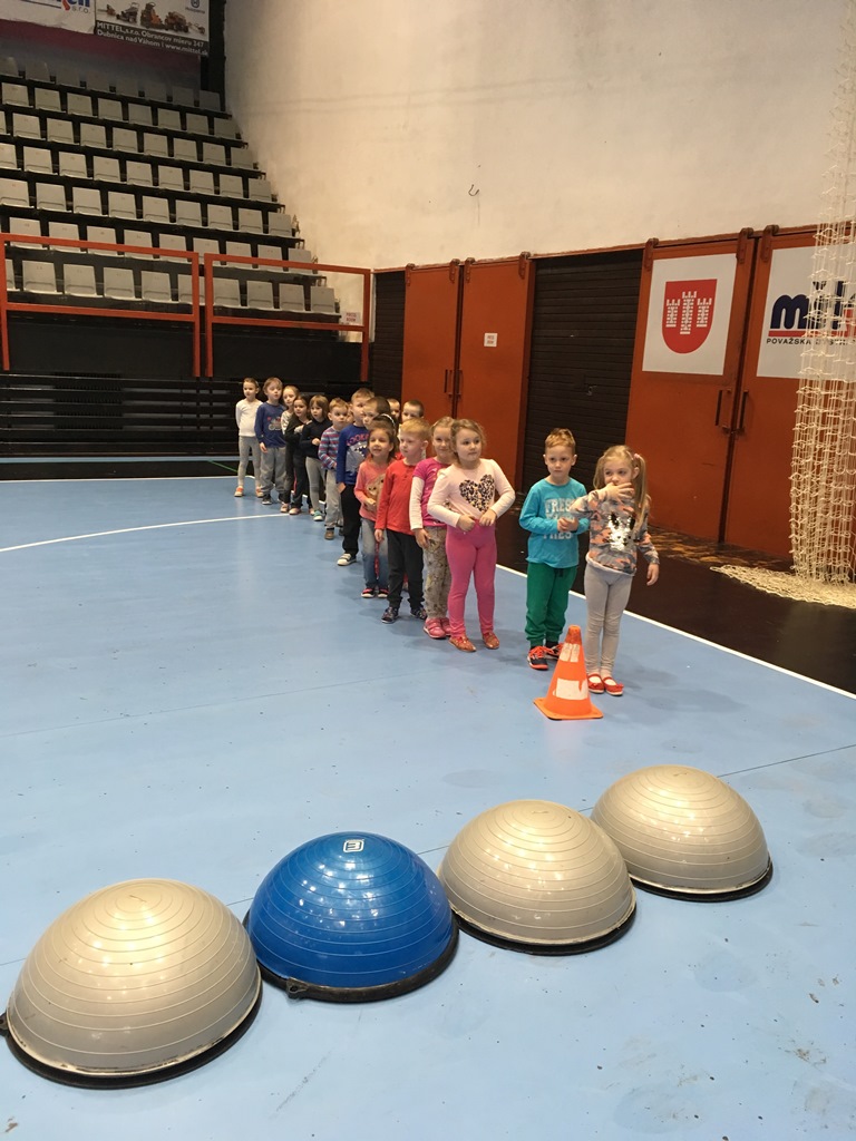 Fotogaléria Športový deň v športovej hale (7) Športový deň v športovej hale
